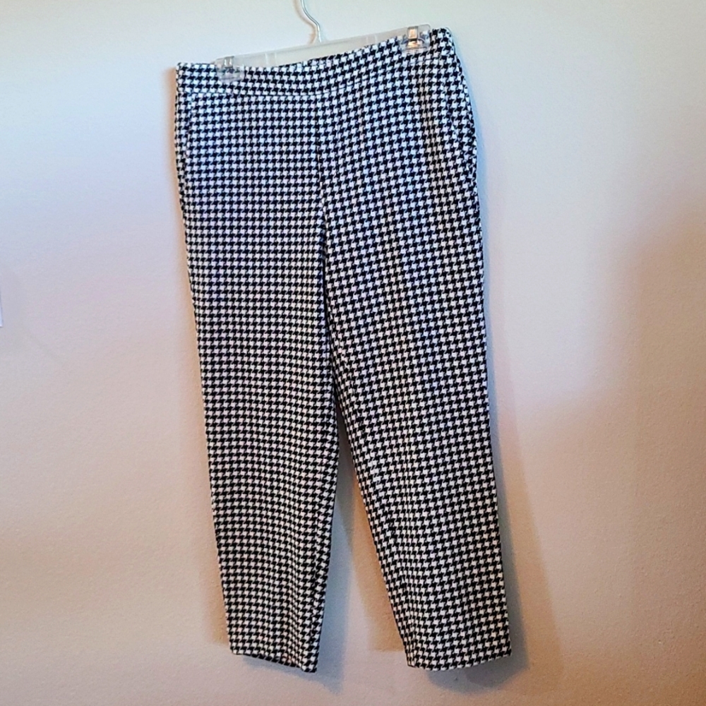 Old Navy Black and White Houndstooth Cropped Pants